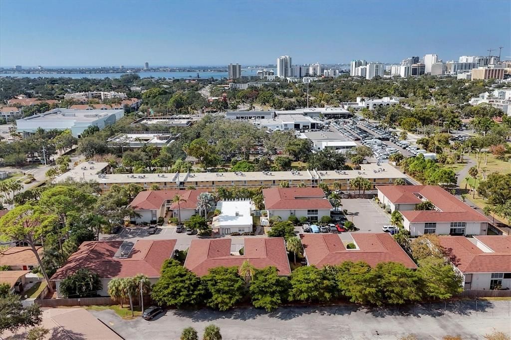 待售: $219,000 (2 贝兹, 2 浴室, 875 平方英尺)