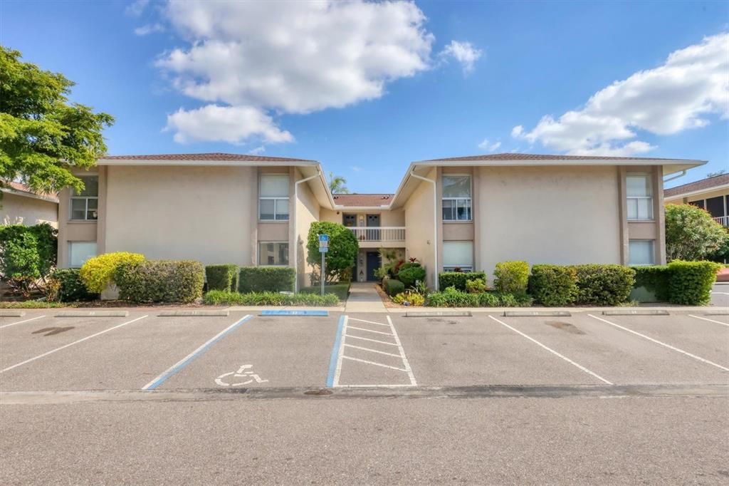 待售: $219,000 (2 贝兹, 2 浴室, 875 平方英尺)