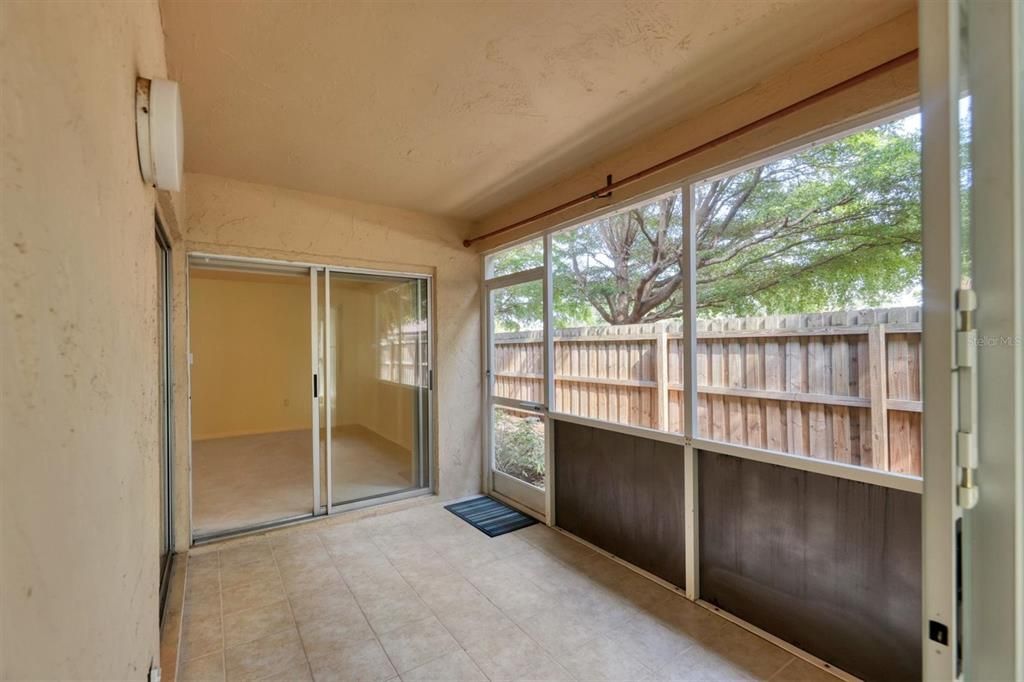 待售: $219,000 (2 贝兹, 2 浴室, 875 平方英尺)