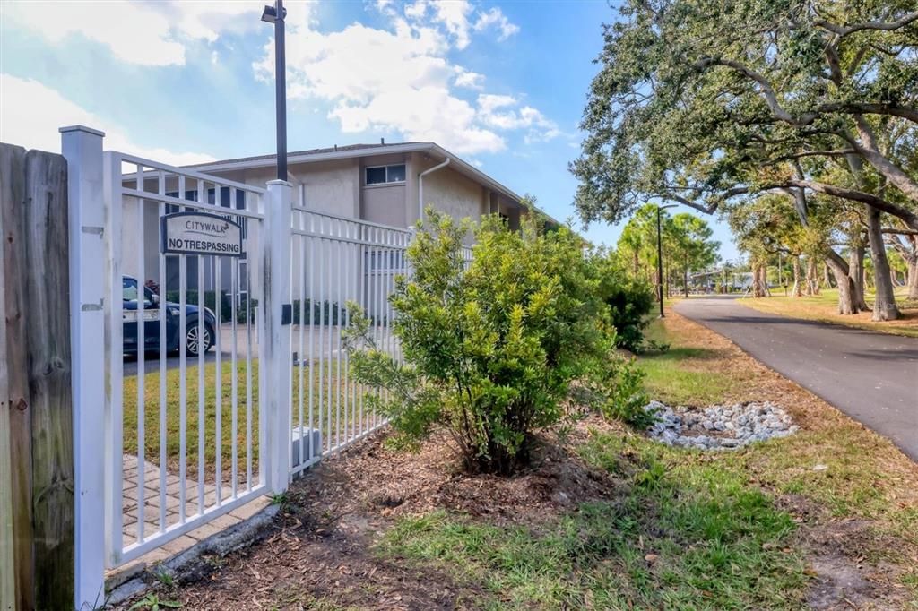 待售: $219,000 (2 贝兹, 2 浴室, 875 平方英尺)