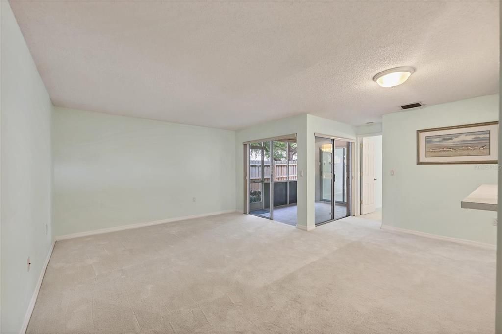 待售: $219,000 (2 贝兹, 2 浴室, 875 平方英尺)