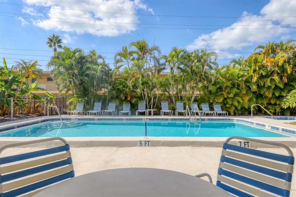 待售: $219,000 (2 贝兹, 2 浴室, 875 平方英尺)