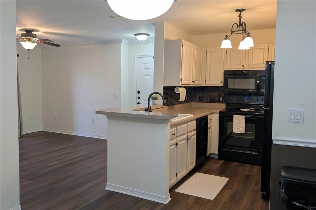 待售: $210,000 (2 贝兹, 1 浴室, 871 平方英尺)