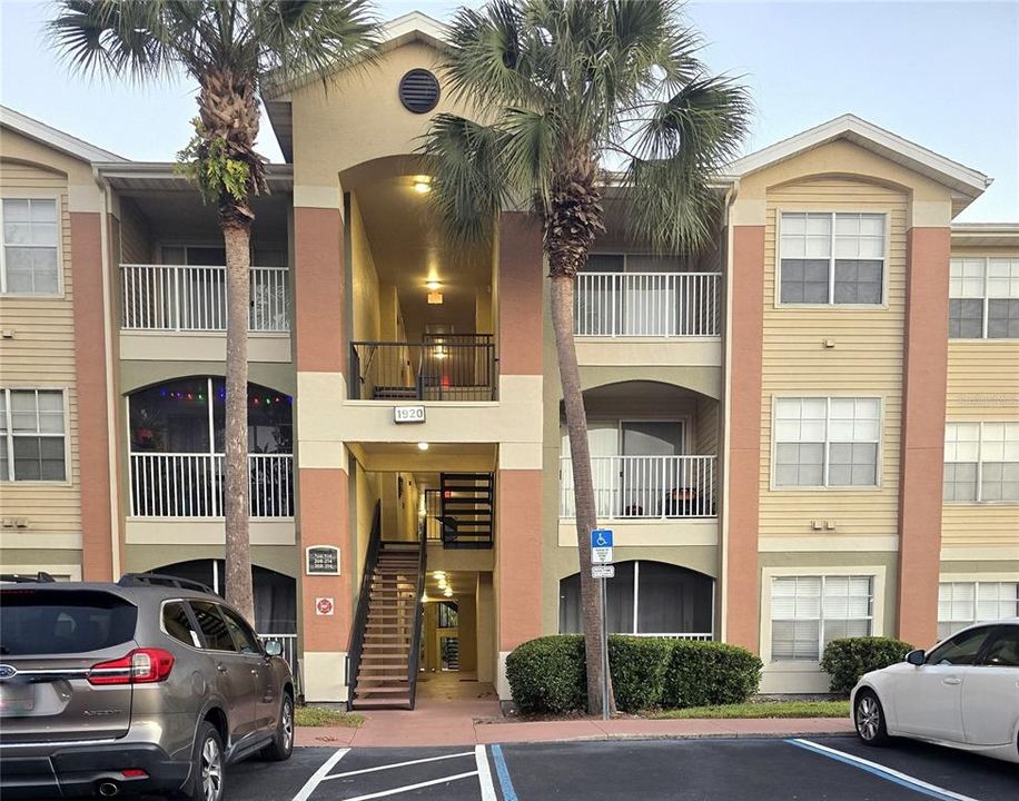 待售: $210,000 (2 贝兹, 1 浴室, 871 平方英尺)