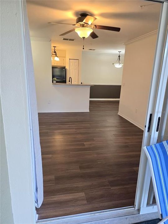 待售: $210,000 (2 贝兹, 1 浴室, 871 平方英尺)