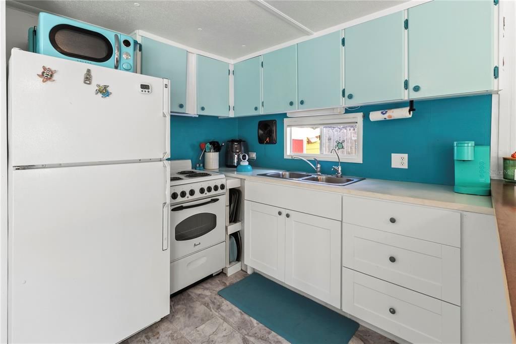 For Sale: $224,900 (2 beds, 2 baths, 795 Square Feet)