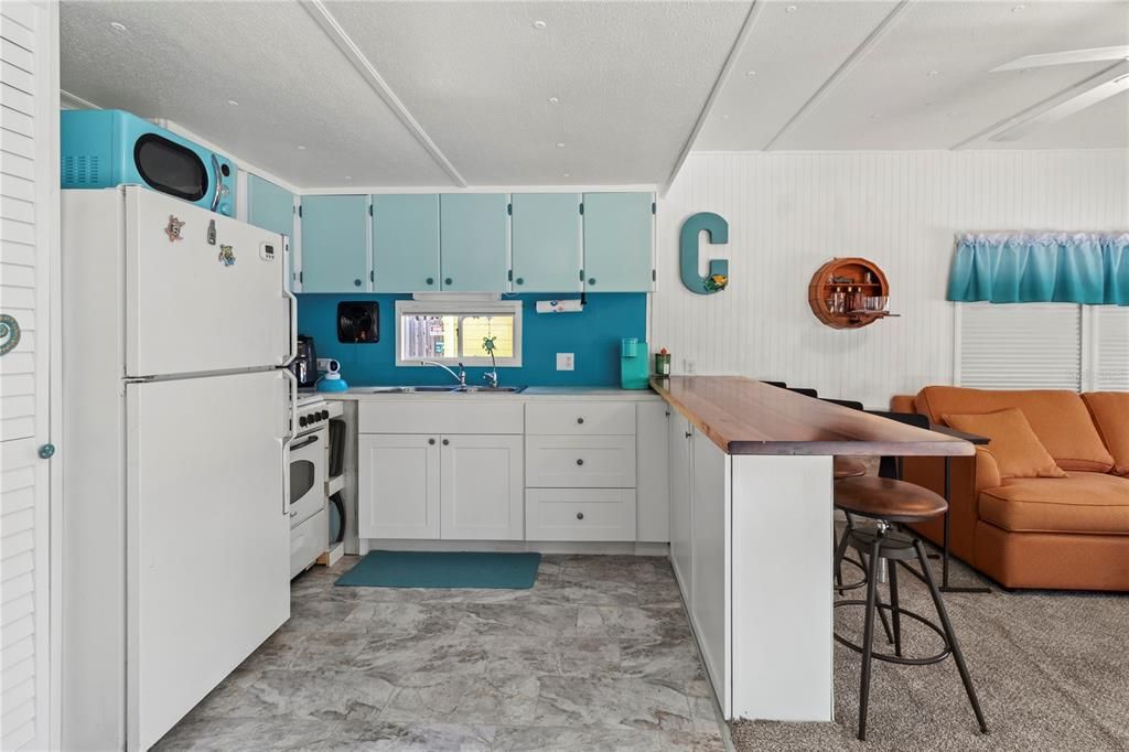 For Sale: $224,900 (2 beds, 2 baths, 795 Square Feet)