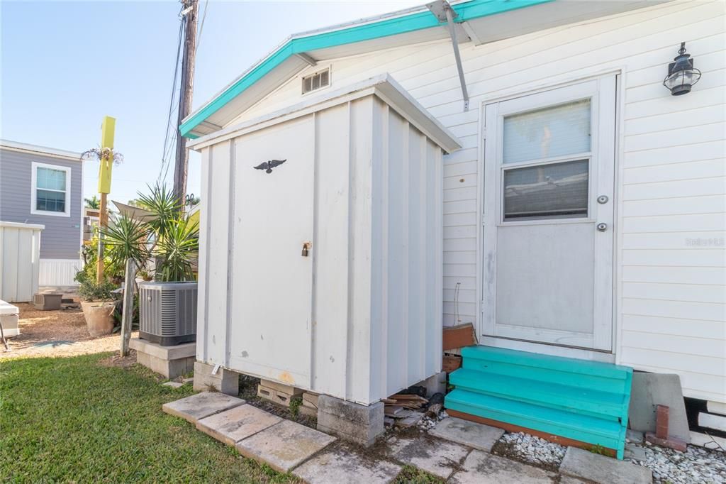 For Sale: $224,900 (2 beds, 2 baths, 795 Square Feet)