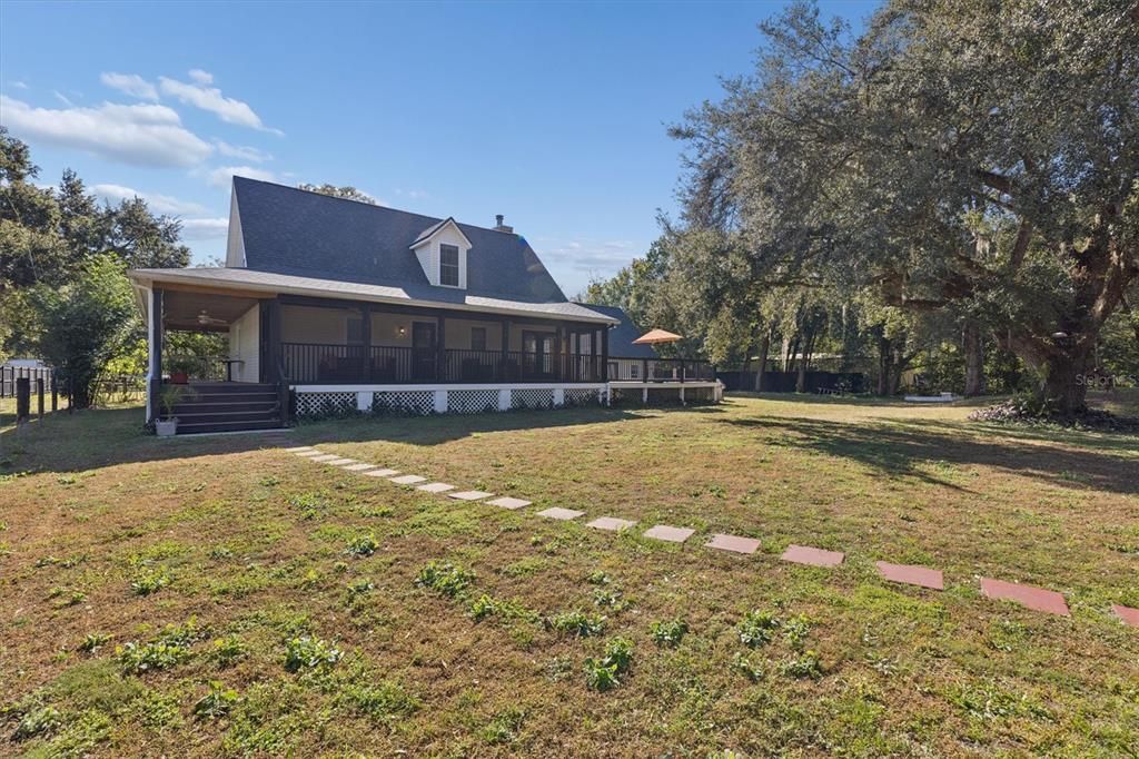 For Sale: $800,000 (4 beds, 3 baths, 2078 Square Feet)