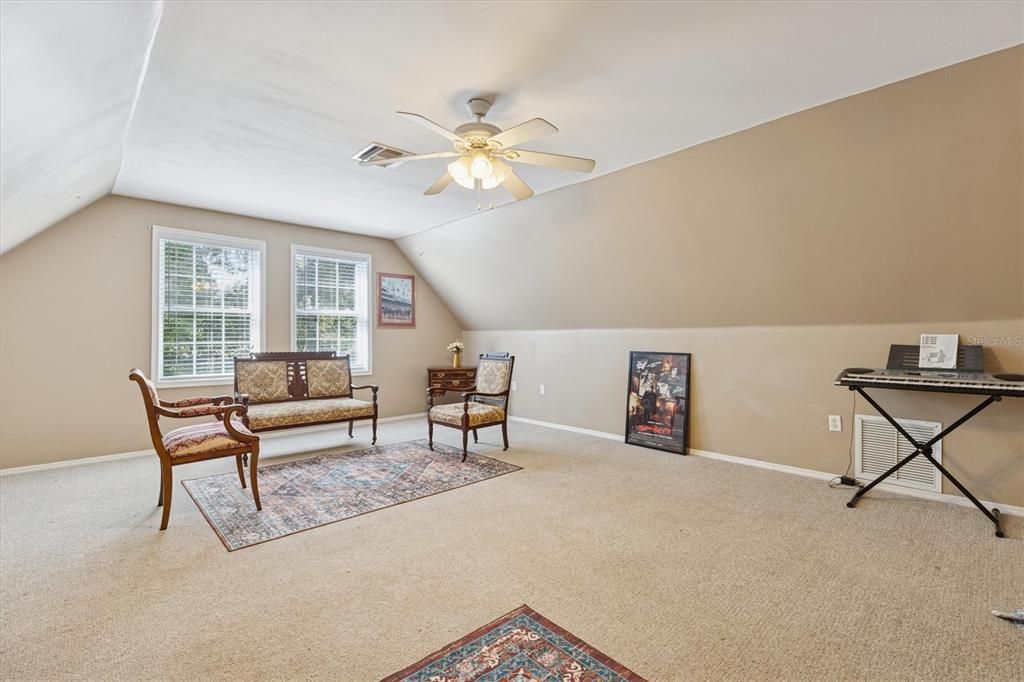 For Sale: $800,000 (4 beds, 3 baths, 2078 Square Feet)