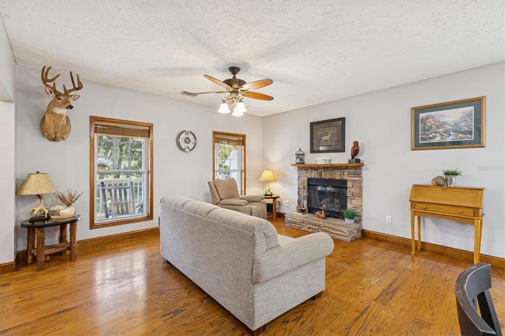 For Sale: $800,000 (4 beds, 3 baths, 2078 Square Feet)