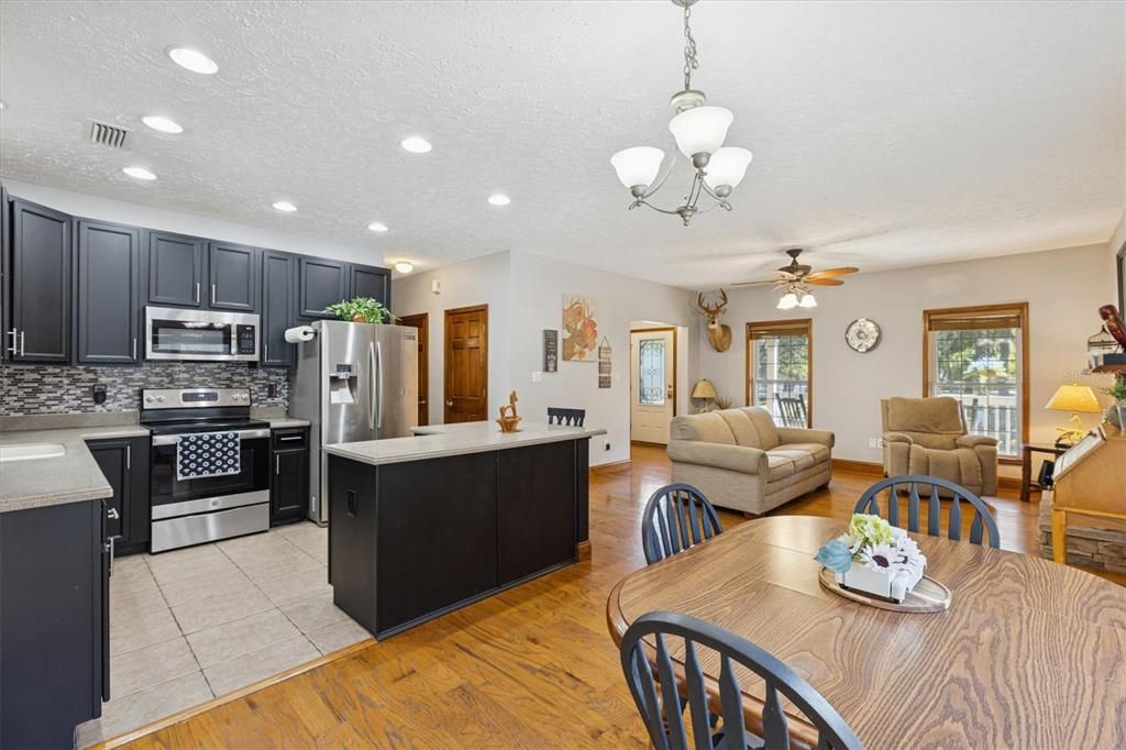 For Sale: $800,000 (4 beds, 3 baths, 2078 Square Feet)