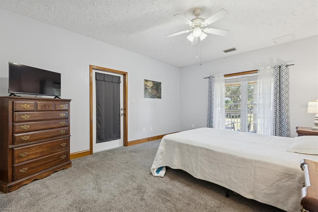 For Sale: $800,000 (4 beds, 3 baths, 2078 Square Feet)