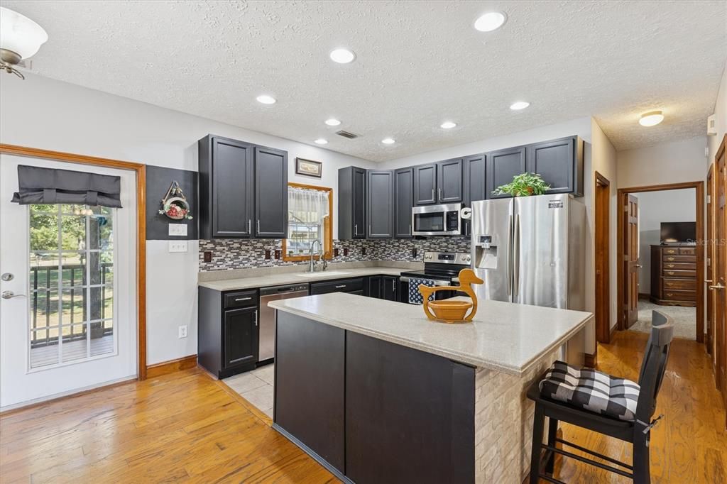 For Sale: $800,000 (4 beds, 3 baths, 2078 Square Feet)