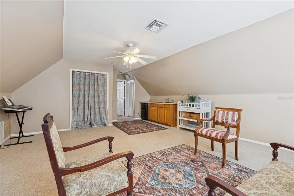 For Sale: $800,000 (4 beds, 3 baths, 2078 Square Feet)