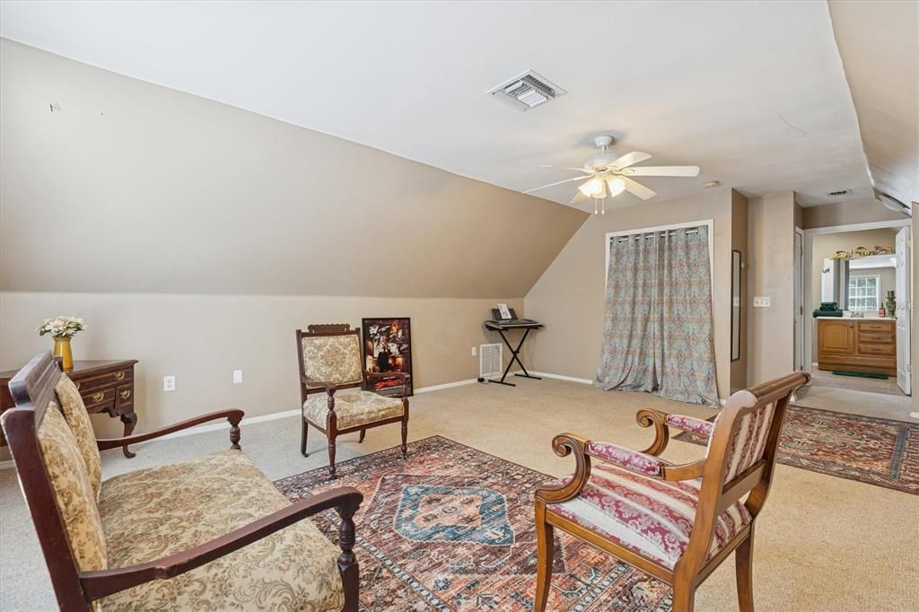 For Sale: $800,000 (4 beds, 3 baths, 2078 Square Feet)