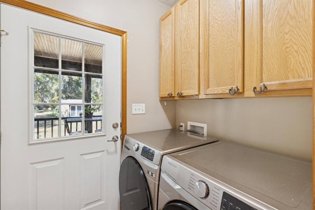 For Sale: $800,000 (4 beds, 3 baths, 2078 Square Feet)