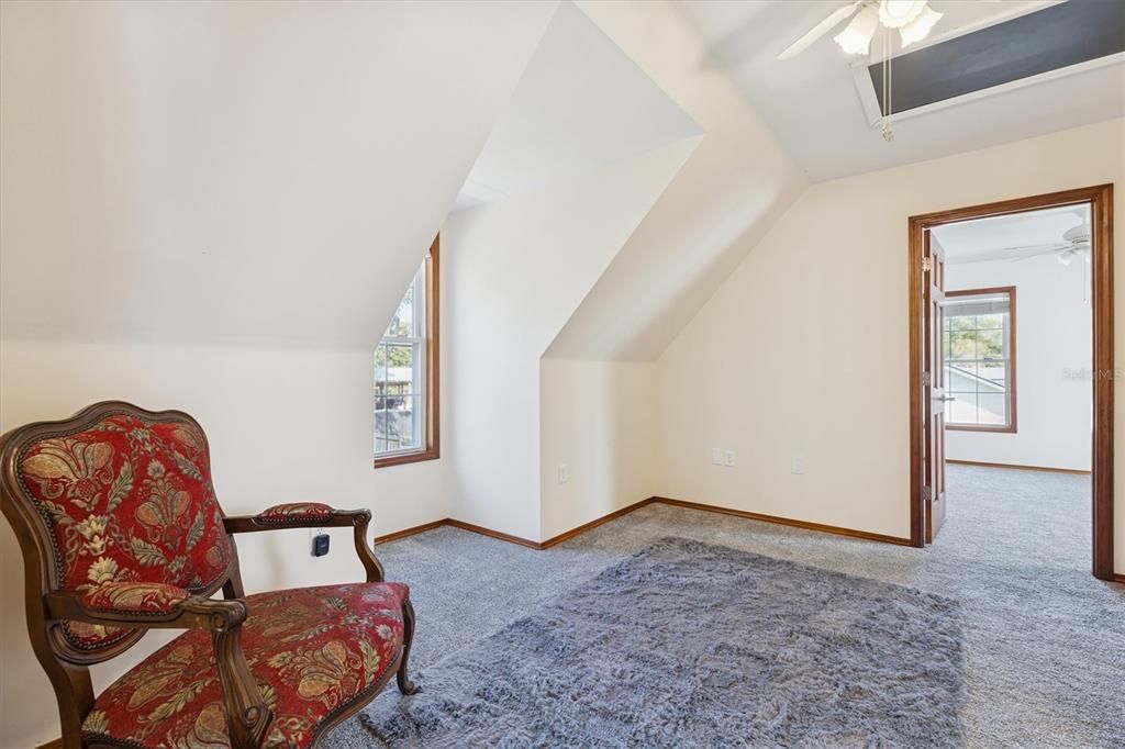 For Sale: $800,000 (4 beds, 3 baths, 2078 Square Feet)