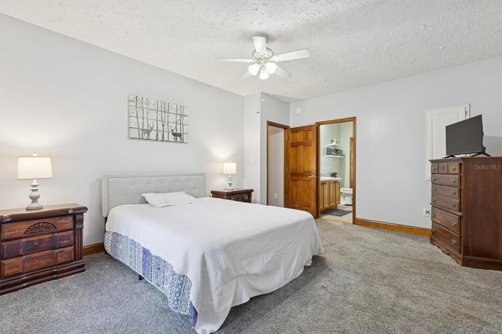 For Sale: $800,000 (4 beds, 3 baths, 2078 Square Feet)