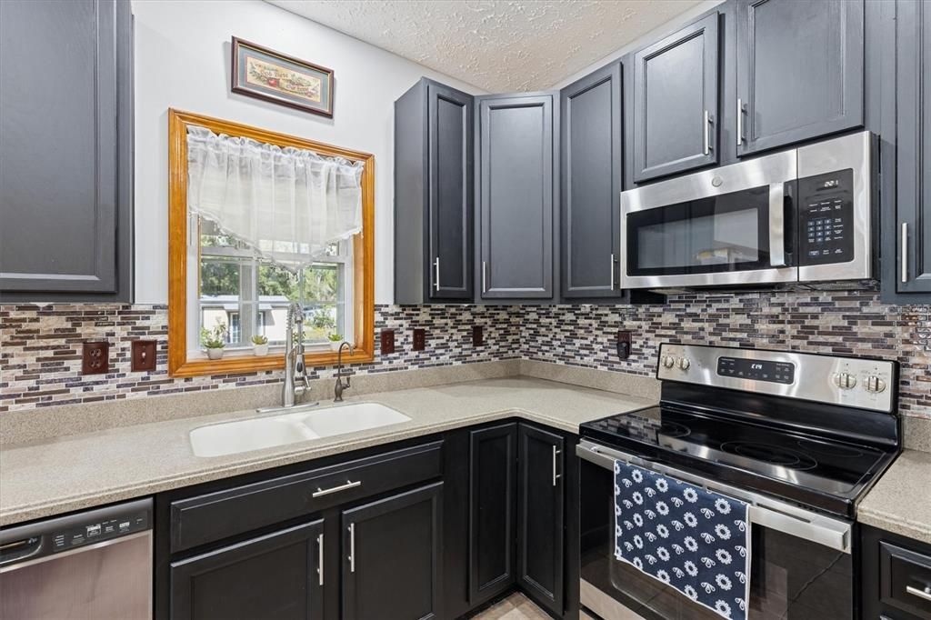 For Sale: $800,000 (4 beds, 3 baths, 2078 Square Feet)