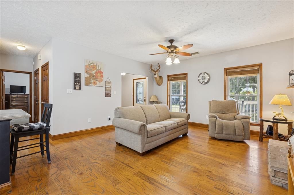 For Sale: $800,000 (4 beds, 3 baths, 2078 Square Feet)