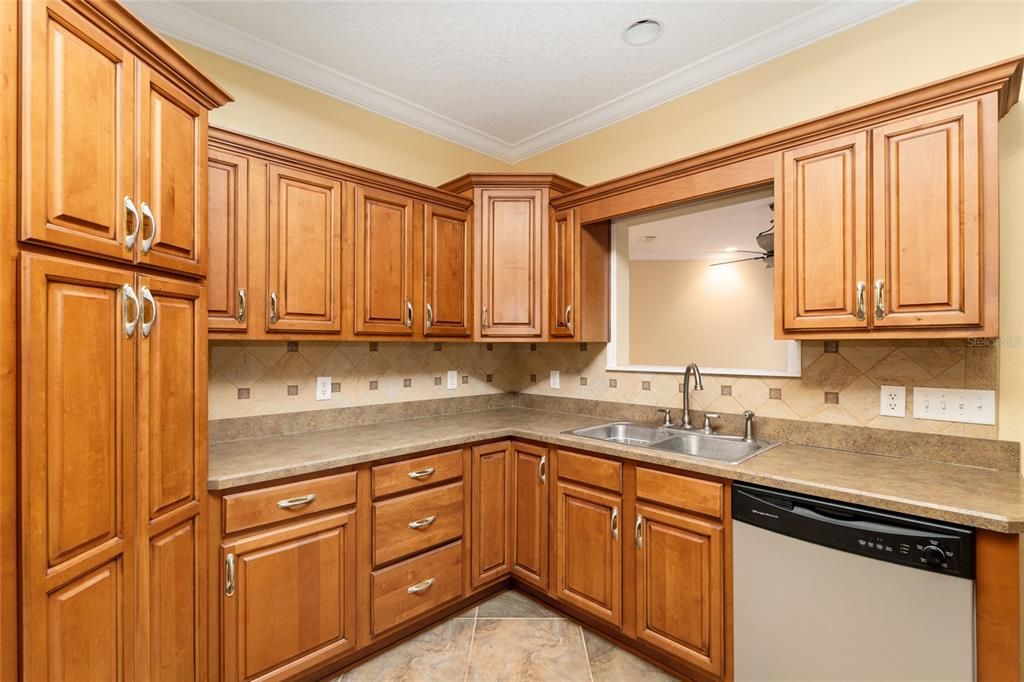 待售: $305,000 (3 贝兹, 2 浴室, 1524 平方英尺)