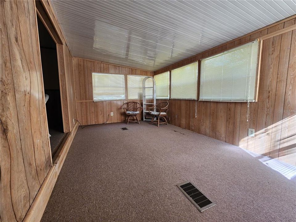 待售: $125,000 (2 贝兹, 1 浴室, 1008 平方英尺)