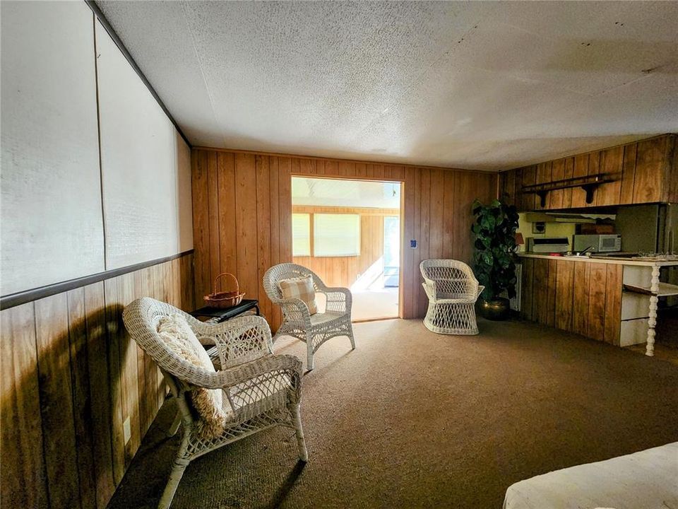 待售: $125,000 (2 贝兹, 1 浴室, 1008 平方英尺)