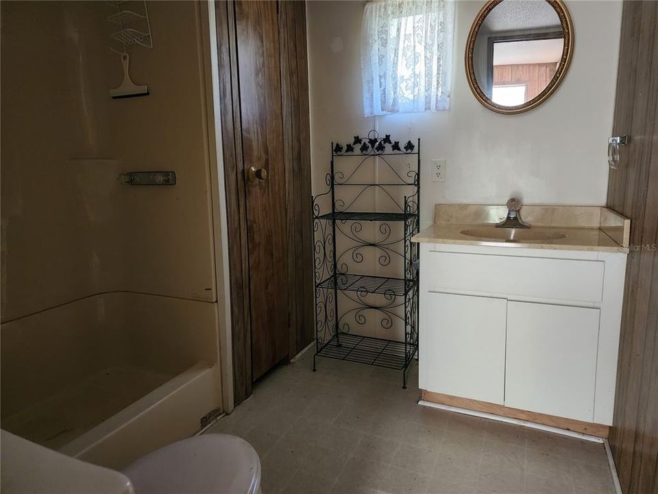 待售: $125,000 (2 贝兹, 1 浴室, 1008 平方英尺)