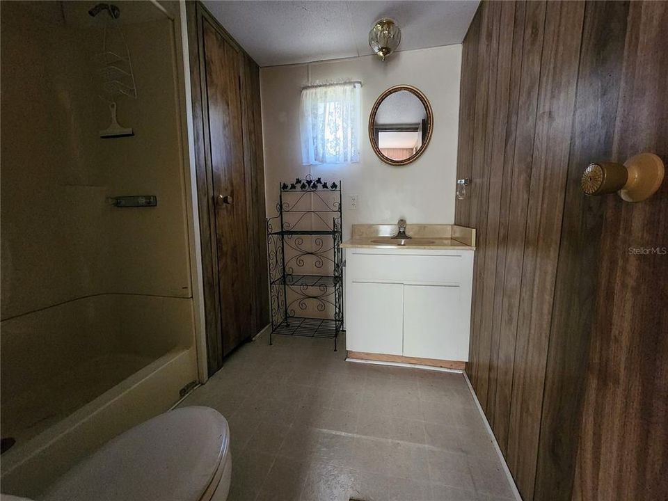 待售: $125,000 (2 贝兹, 1 浴室, 1008 平方英尺)