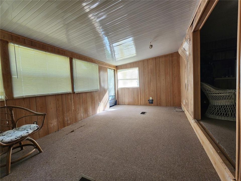 待售: $125,000 (2 贝兹, 1 浴室, 1008 平方英尺)