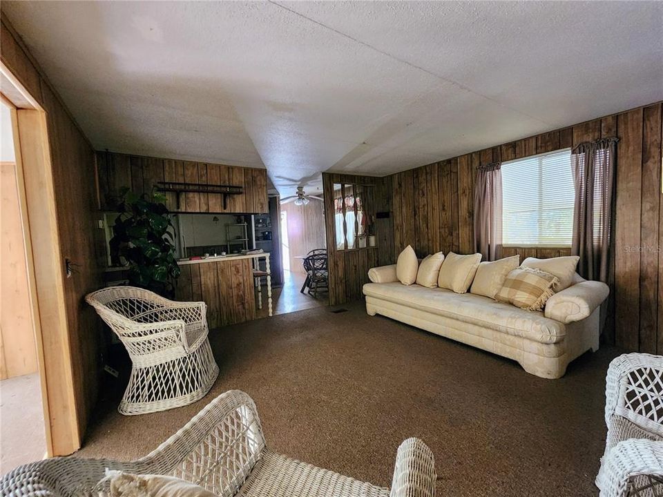 待售: $125,000 (2 贝兹, 1 浴室, 1008 平方英尺)