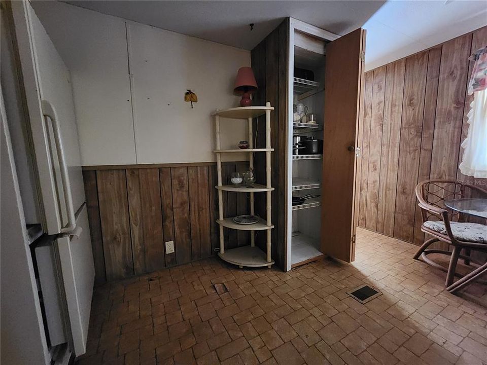 待售: $125,000 (2 贝兹, 1 浴室, 1008 平方英尺)