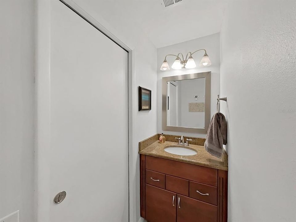 Activo con contrato: $382,731 (3 camas, 2 baños, 1715 Pies cuadrados)