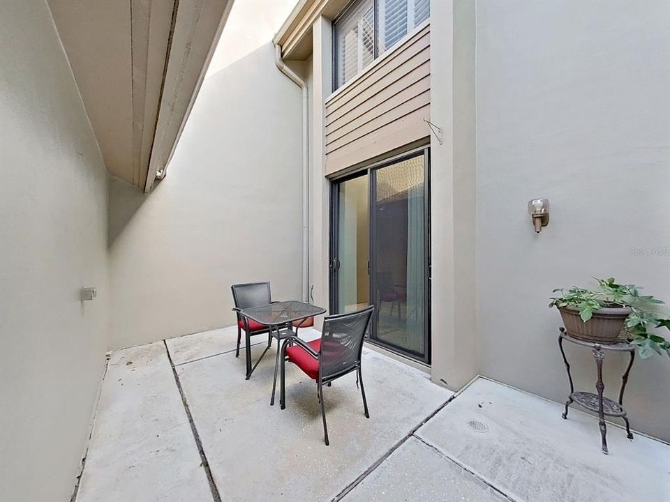 Activo con contrato: $382,731 (3 camas, 2 baños, 1715 Pies cuadrados)