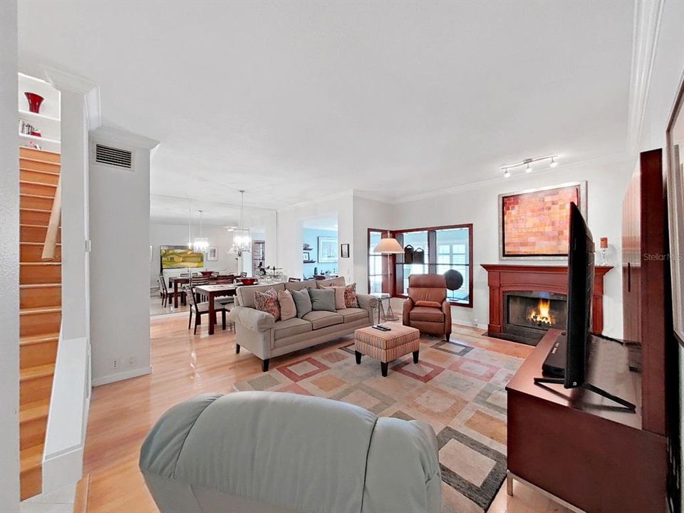 Activo con contrato: $382,731 (3 camas, 2 baños, 1715 Pies cuadrados)