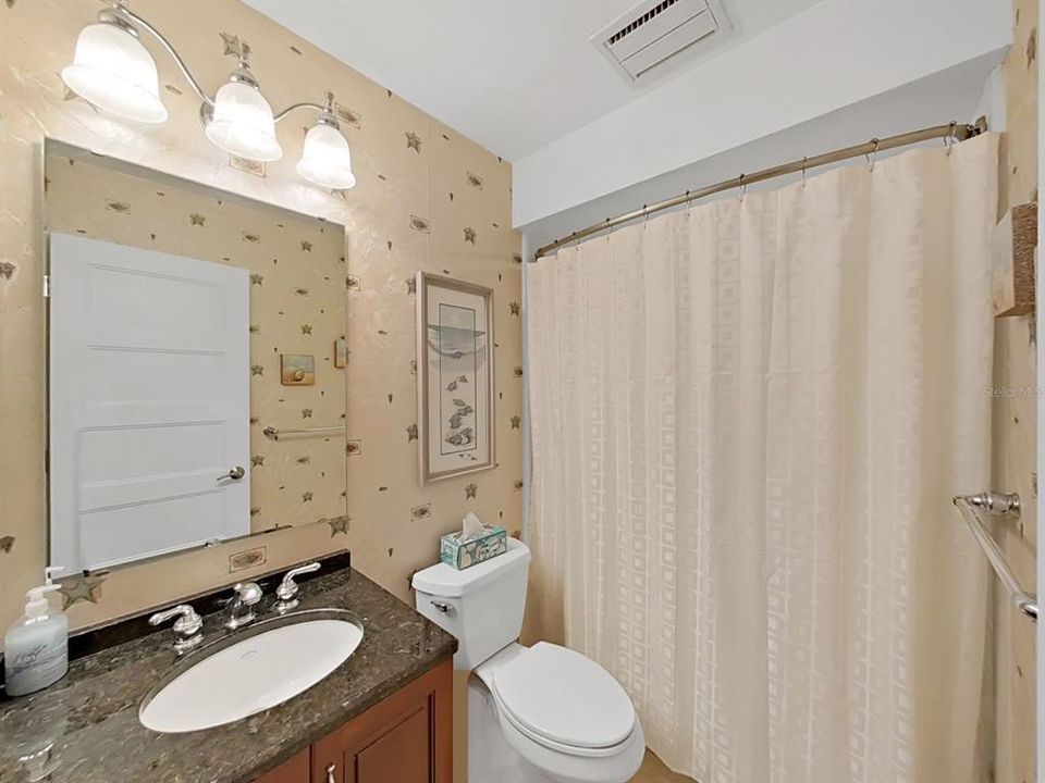 Activo con contrato: $382,731 (3 camas, 2 baños, 1715 Pies cuadrados)