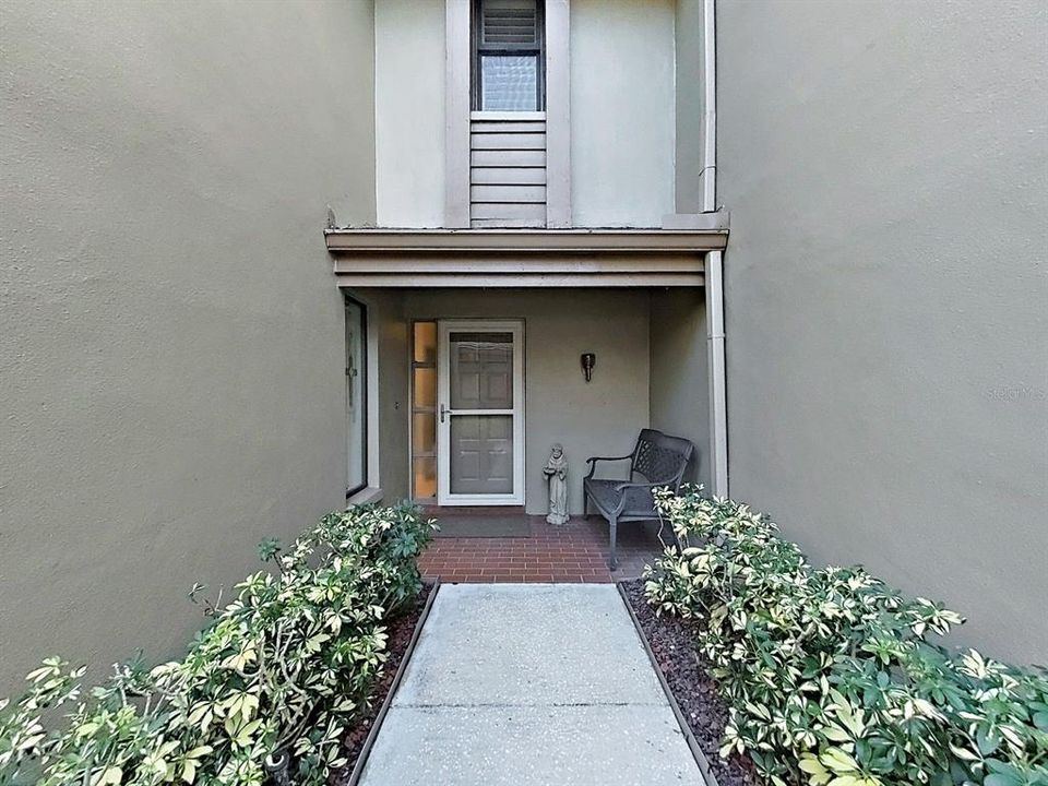 Activo con contrato: $382,731 (3 camas, 2 baños, 1715 Pies cuadrados)