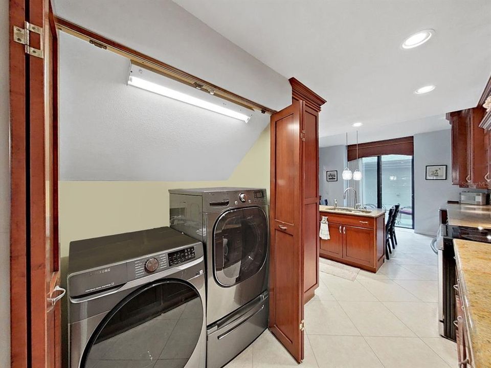 Activo con contrato: $382,731 (3 camas, 2 baños, 1715 Pies cuadrados)