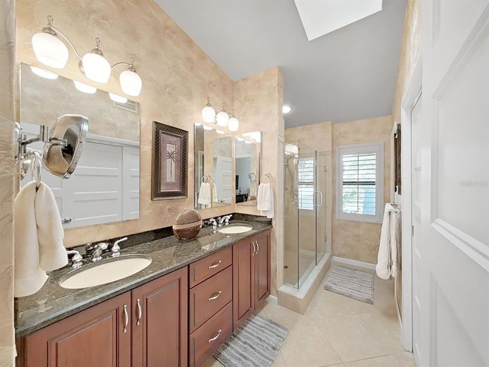 Activo con contrato: $382,731 (3 camas, 2 baños, 1715 Pies cuadrados)