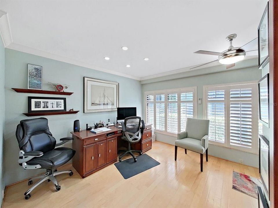 Activo con contrato: $382,731 (3 camas, 2 baños, 1715 Pies cuadrados)