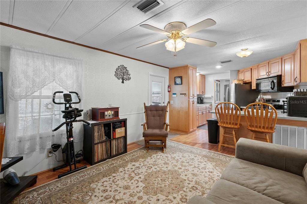 For Sale: $174,900 (2 beds, 2 baths, 1056 Square Feet)