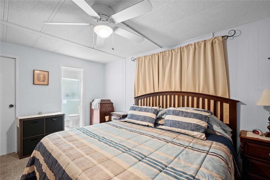 For Sale: $174,900 (2 beds, 2 baths, 1056 Square Feet)