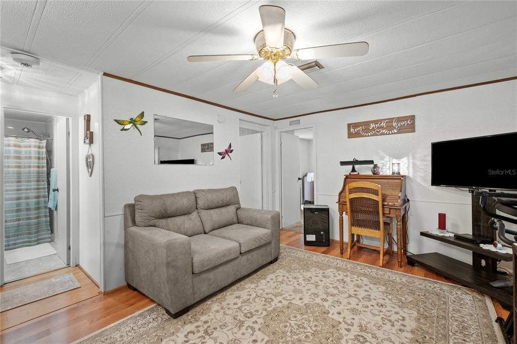 For Sale: $174,900 (2 beds, 2 baths, 1056 Square Feet)