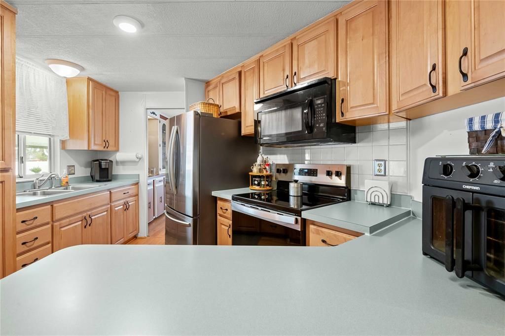 For Sale: $174,900 (2 beds, 2 baths, 1056 Square Feet)