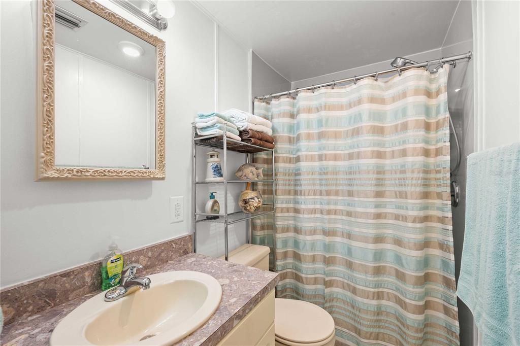 For Sale: $174,900 (2 beds, 2 baths, 1056 Square Feet)