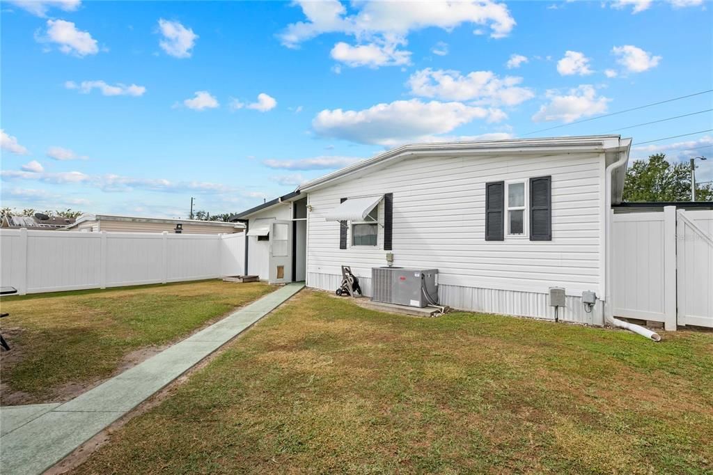 For Sale: $174,900 (2 beds, 2 baths, 1056 Square Feet)