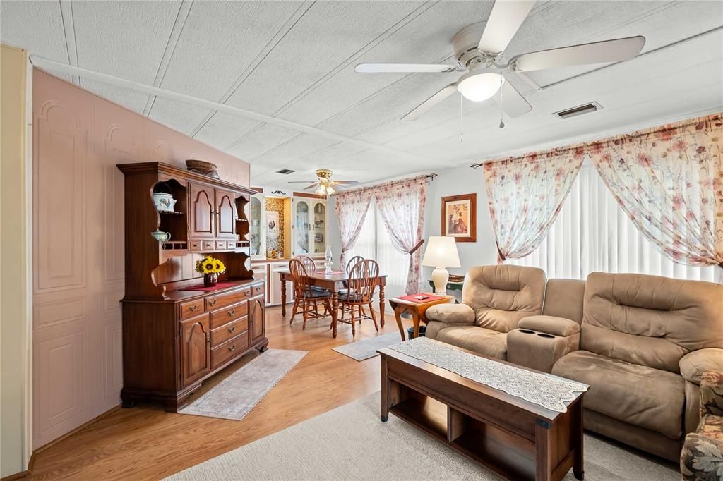 For Sale: $174,900 (2 beds, 2 baths, 1056 Square Feet)