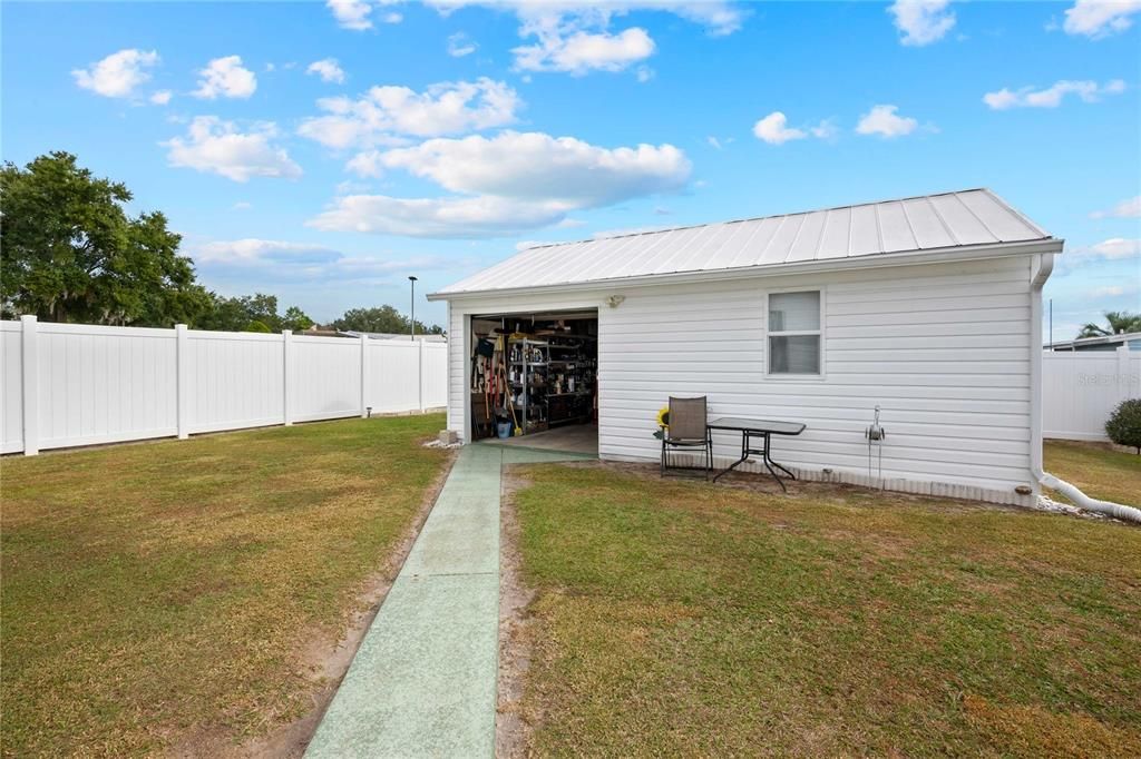 For Sale: $174,900 (2 beds, 2 baths, 1056 Square Feet)