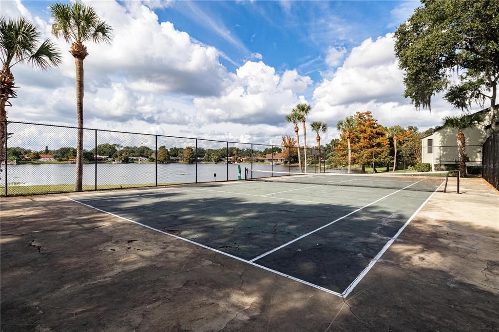 For Sale: $145,000 (2 beds, 2 baths, 897 Square Feet)